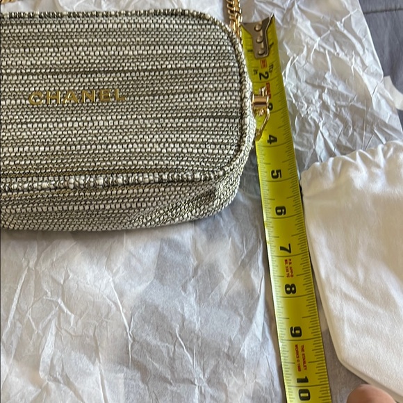 Chanel Beige Woven Shoulder Bag, Unbranded Chain Dust Bag and Makeup Bundle NWT - Picture 12 of 15